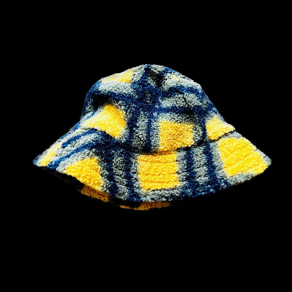 BUCKET HAT